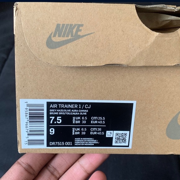 Travis Scott air trainers - Picture 3 of 6